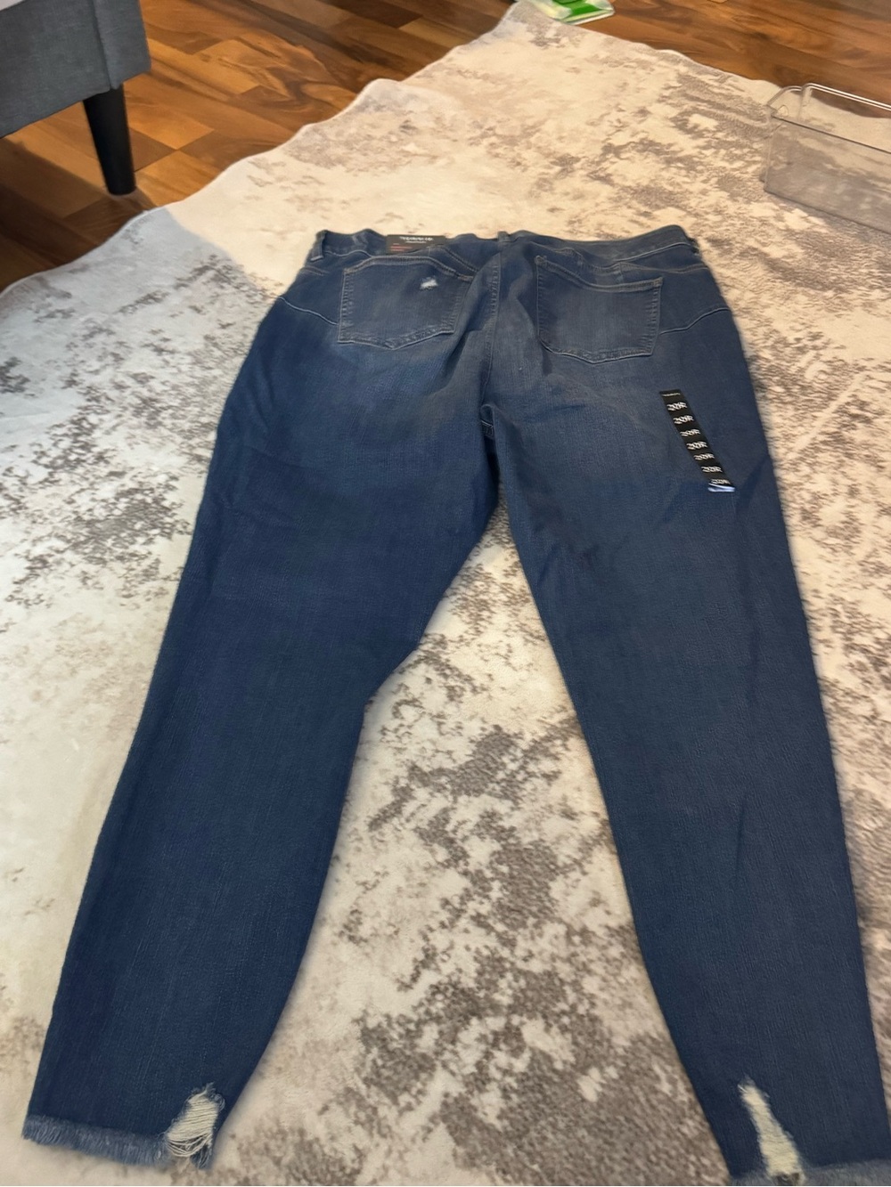 Brand new with tags Torrid 20R distressed denim jeans Bombshell Skinny